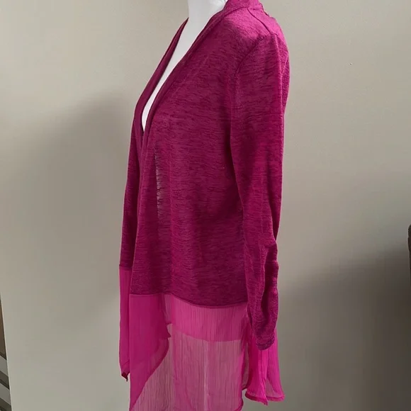 Magenta Cardigan with beautiful back detail - Picture 2 of 8